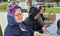 Depremden sonra dışarı çıkan vatandaşlar: "Çok korktuk"