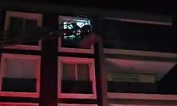 Depreme itfaiye merdiveninde yakalandılar