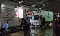 Depremin ardından gelen yağış, sokakta bulunan vatandaşlara zor anlar yaşattı