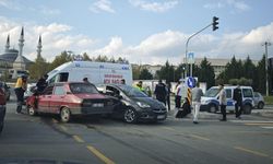 Duble yolda iki araç çarpıştı: 2 hafif yaralı
