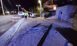 Elazığ’da otomobil durağa çarptı: 1 yaralı