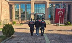 Ev eşyası taşır gibi uyuşturucu taşıdılar: On binlerce hap ele geçirildi