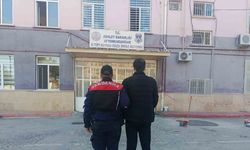 Farklı suçlardan 20 yıl hapis cezasıyla aranan şahsı jandarma yakaladı