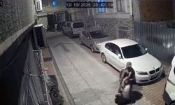 Fatih’te kendisine vuran kadını döverek yerde sürükledi