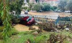 Foça’da yoğun yağış sele yol açtı: 1 kişi kayıp
