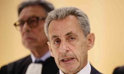 Fransa’nın eski Cumhurbaşkanı Sarkozy yarın cezaevine girecek