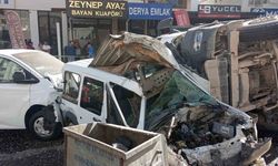 Freni patlayan mıcır yüklü hafriyat kamyonu ortalığı savaş alanına çevirdi