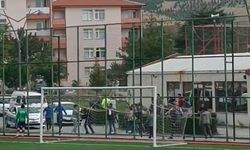 Futbol oyuncusunun bıçakla taraftarın üzerine yürüdüğü iddiası