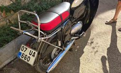 Gazipaşa’da mıcırda kayan motosiklet devrildi: 2 yaralı