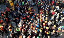 Gebze’de çöken binanın enkazından 1 kişi sağ çıkarıldı