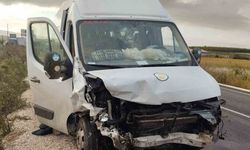 Gönen’de öğrenci servisi ile otomobil çarpıştı: 2 ölü, 7 öğrenci yaralı