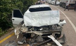 Gördes’te iki araç kafa kafaya çarpıştı: 4 yaralı