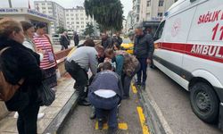 İnsanlık ölmemiş: Fenalaşıp yere düşen kişiye ilk yardım vatandaşlardan