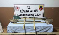 İş makinesiyle define arayan şahısları jandarma yakaladı