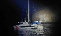 İtalya rotasındaki yelkenli teknede 4 göçmen kaçakçısı ve 35 düzensiz göçmen yakalandı