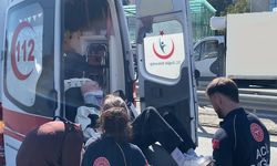 Kadıköy’de kadın sürücü sapağı kaçırdı: Motosikletli yaralandı
