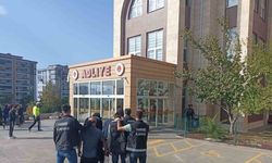 Kahramanmaraş’ta aranan 2 hükümlü yakalanıp cezaevine gönderildi