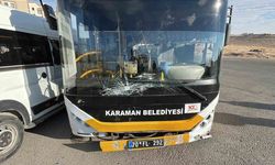Karaman’da halk otobüsü ile okul servisi çarpıştı: 2 yaralı