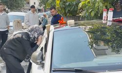 Kartal’da otomobilde kilitli kalan 2 yaşındaki çocuk cam kırılarak kurtarıldı