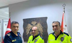 Kaza sonrası yolu süpüren trafik polislerine Emniyet Müdürü’nden teşekkür