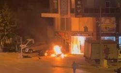 Kaza yapıp yanmaya başlayan motosikletin sürücüsünü vatandaşlar kurtardı