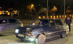 Kırmızı ışıkta bekleyen motosikletli canından oluyordu