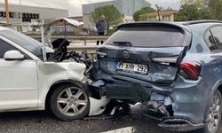 Kocaeli’de 5 araçlı zincirleme kaza: 1’i çocuk 5 yaralı