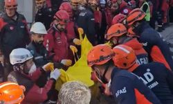 Kocaeli’de çöken binanın enkazından 2 kişinin cansız bedeni çıkarıldı