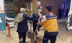 Kontrolden çıkan motosiklet kaldırma çarptı : 1 ağır yaralı