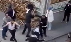 Küçükçekmece’de iki grup arasında bıçaklı sopalı kavga kameraya yansıdı