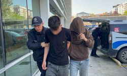 Mağazalardan giyim eşyası çalan 2 kişi yakalandı