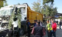 Malatya’da kontrolden çıkan hafriyat kamyonu iş yerlerine daldı: 4 iş yeri kullanılamaz hale geldi