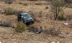 Mardin’de kontrolden çıkan otomobil şarampole devrildi: 2 yaralı