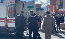 Motosikletin çarptığı yaya yaralandı