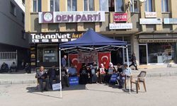 Muş’ta ailelerin DEM Parti önündeki eylemi sürüyor