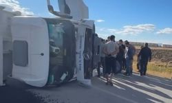 Muş’ta asfalt yüklü kamyon devrildi: 1 yaralı