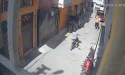 O anlar kamerada: Sokakta üzerine karton örten çocuk ölümden döndü