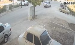 Okul servisinden indikten sonra otomobilin çarptığı lise öğrencisi ağır yaralandı