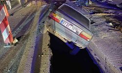 İki otomobil 1 saat arayla aynı çukura düştü