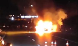 Otomobil alev alev yandı