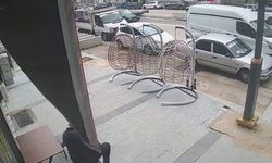 Otomobilin çarptığı yaşlı adam yaralandı: Kaza anı kamerada