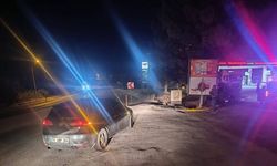Otomobille motosiklet çarpıştı, 1 kişi yaralandı