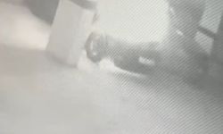 Otoparkta park halinde bulunan araç alev alev yandı