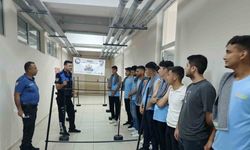 Polisin eğitim verdiği gençler astsubaylığı kazandı