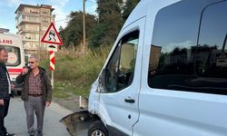 Rize’de okul servisi ile kamyonet çarpıştı