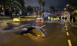 Sağanak yağış nedeniyle Vatan Caddesi’nde yol çöktü