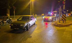 Şerit değiştiren otomobil motosiklete çarptı