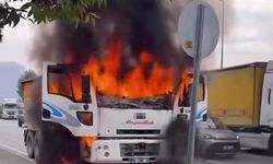 Seyir halindeki kamyon alev alev yandı