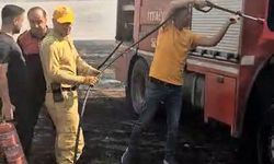 Siirt’te anız yangınına müdahale eden itfaiye aracı alevlere teslim oldu