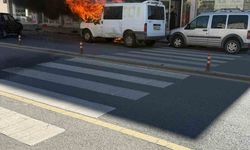 Sivas’ta park halindeki minibüs alev alev yandı